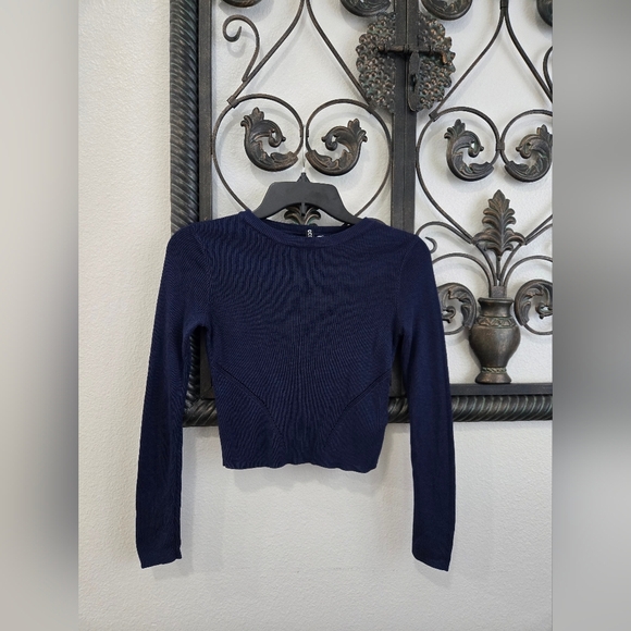 H&M Divided Navy Long Sleeve SweaterTop - Picture 7 of 7